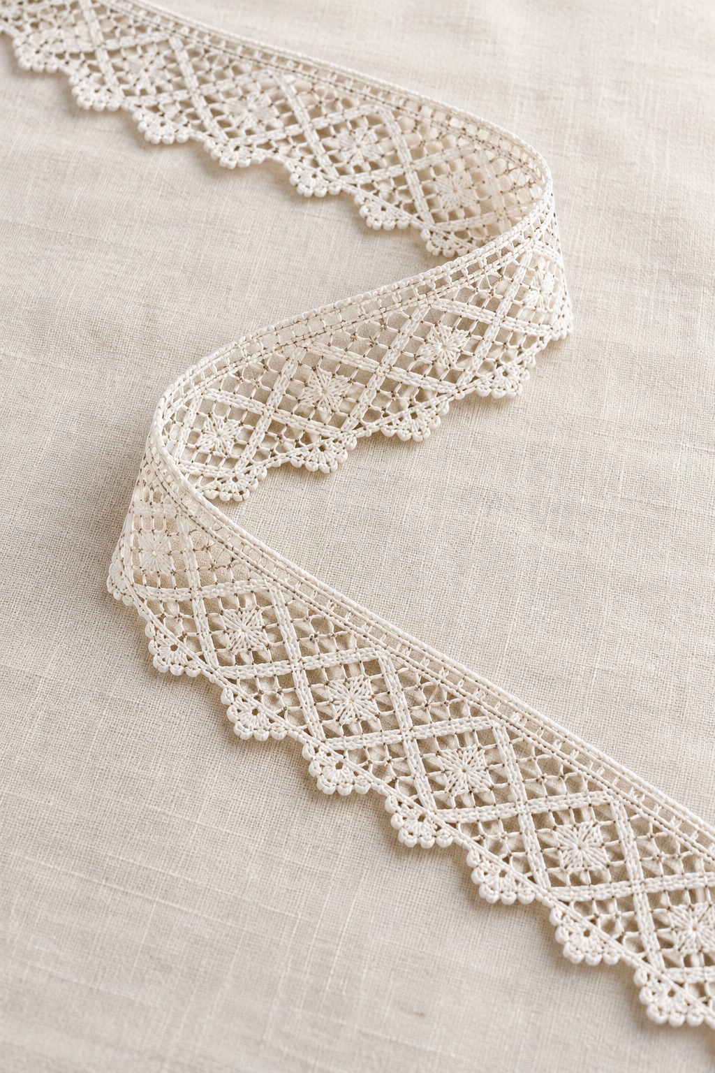 Illustrative Torchon lace edging laid in a curved line